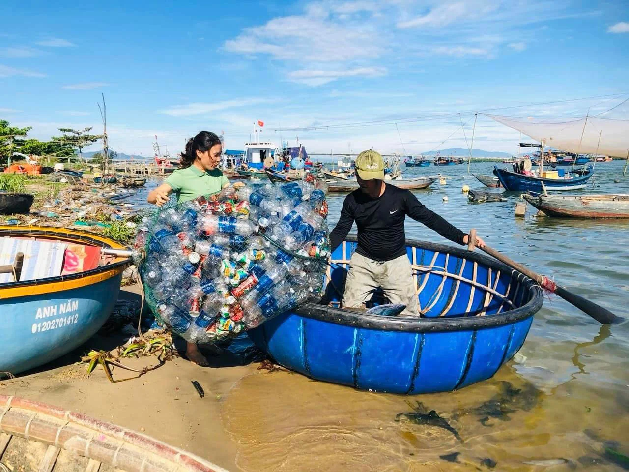 Chung tay bảo vệ môi trường biển - Báo Người Lao Động