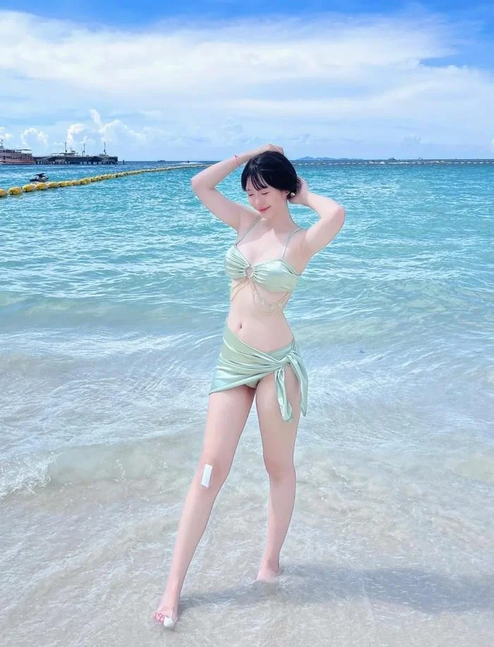 299+ ảnh gái xinh mặc bikini đi biển sexy nóng bỏng