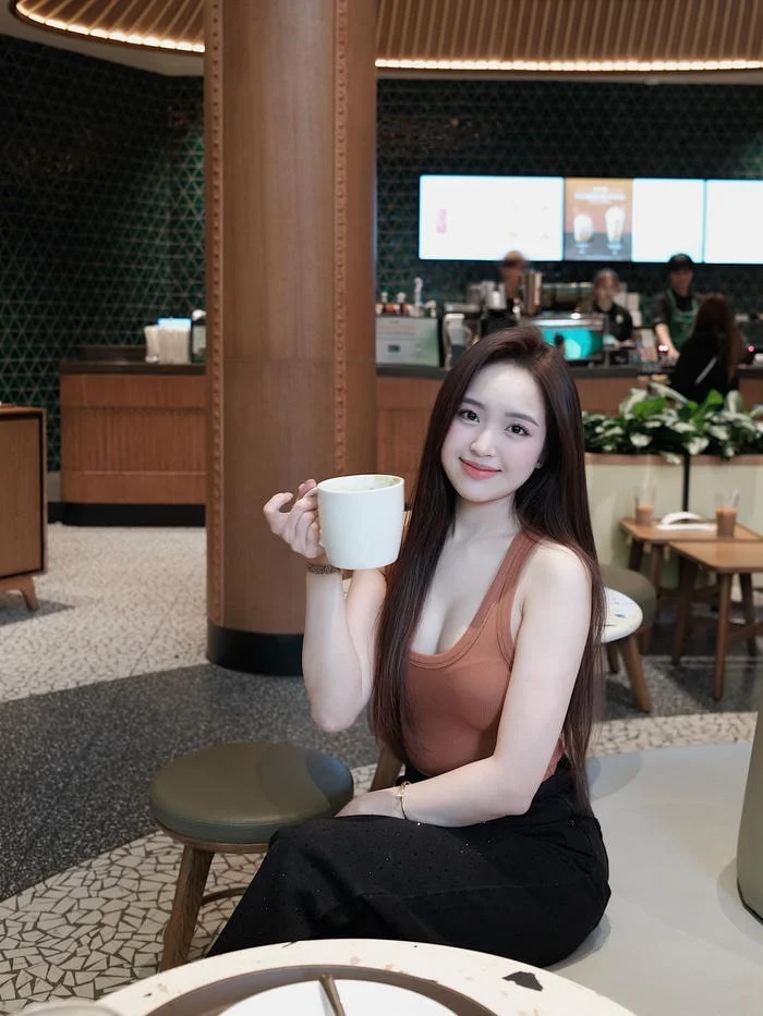 nụ cười tươi tắn lê phương anh bikini sexy
