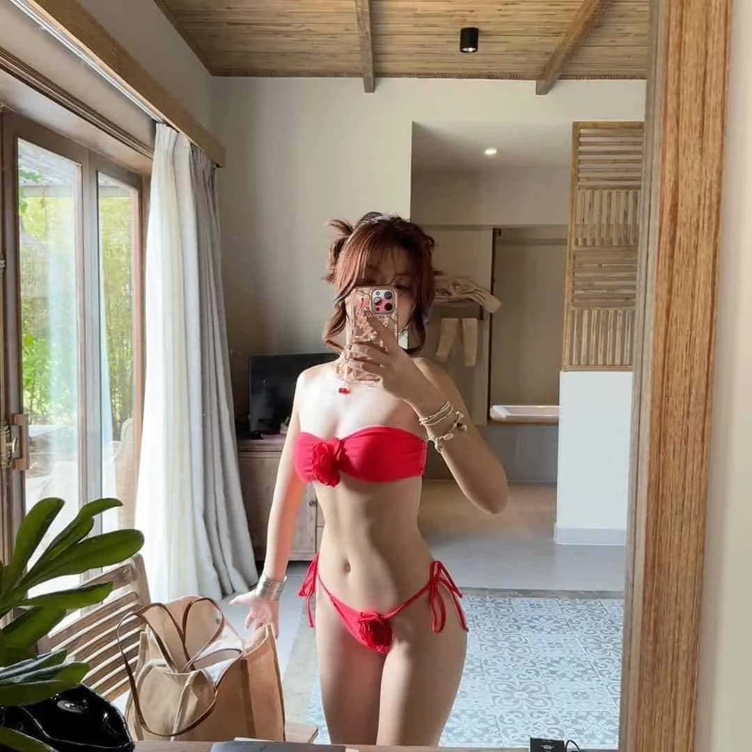 21+ Ảnh Gái Xinh Hở Bikini Đẹp Nhất 2026 | XinhVui