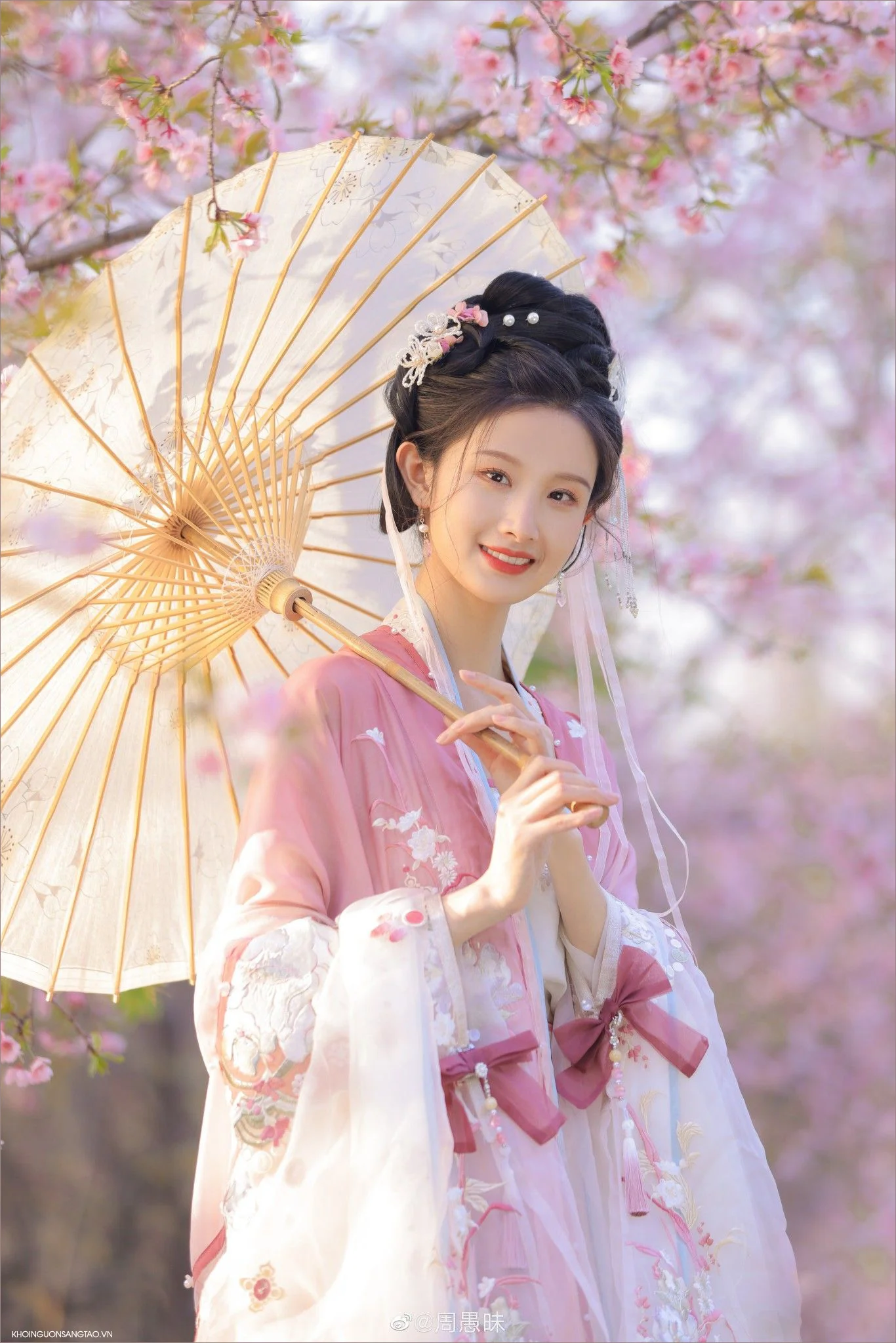 Gái xinh cute trong trang phục cổ trang truyền thống