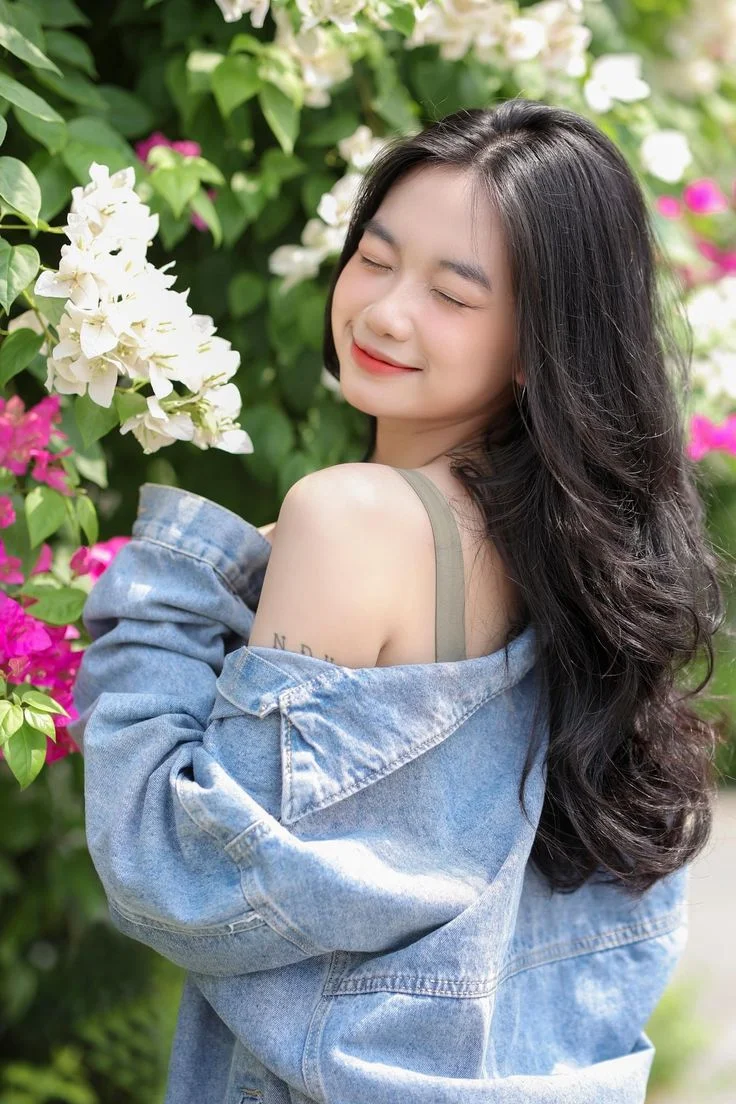 Gái xinh cute mặc áo denim cá tính