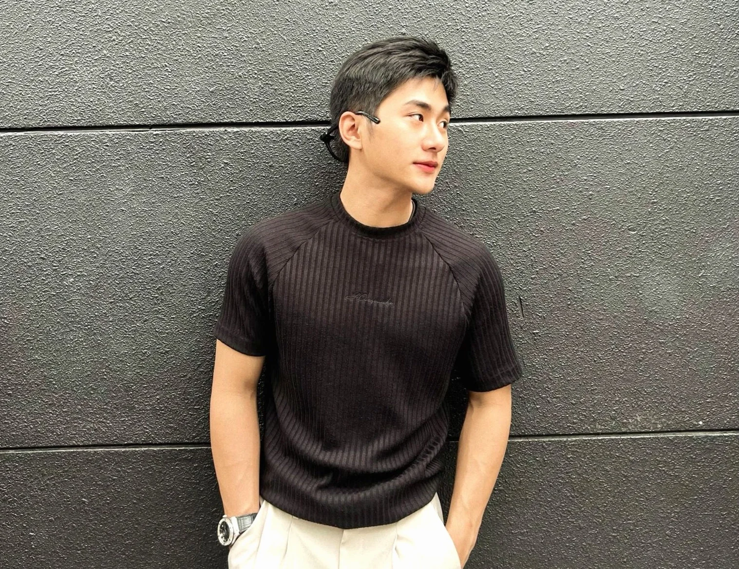 Chàng trai sở hữu vẻ ngoài nổi bật với thần thái cuốn hút như diễn viên