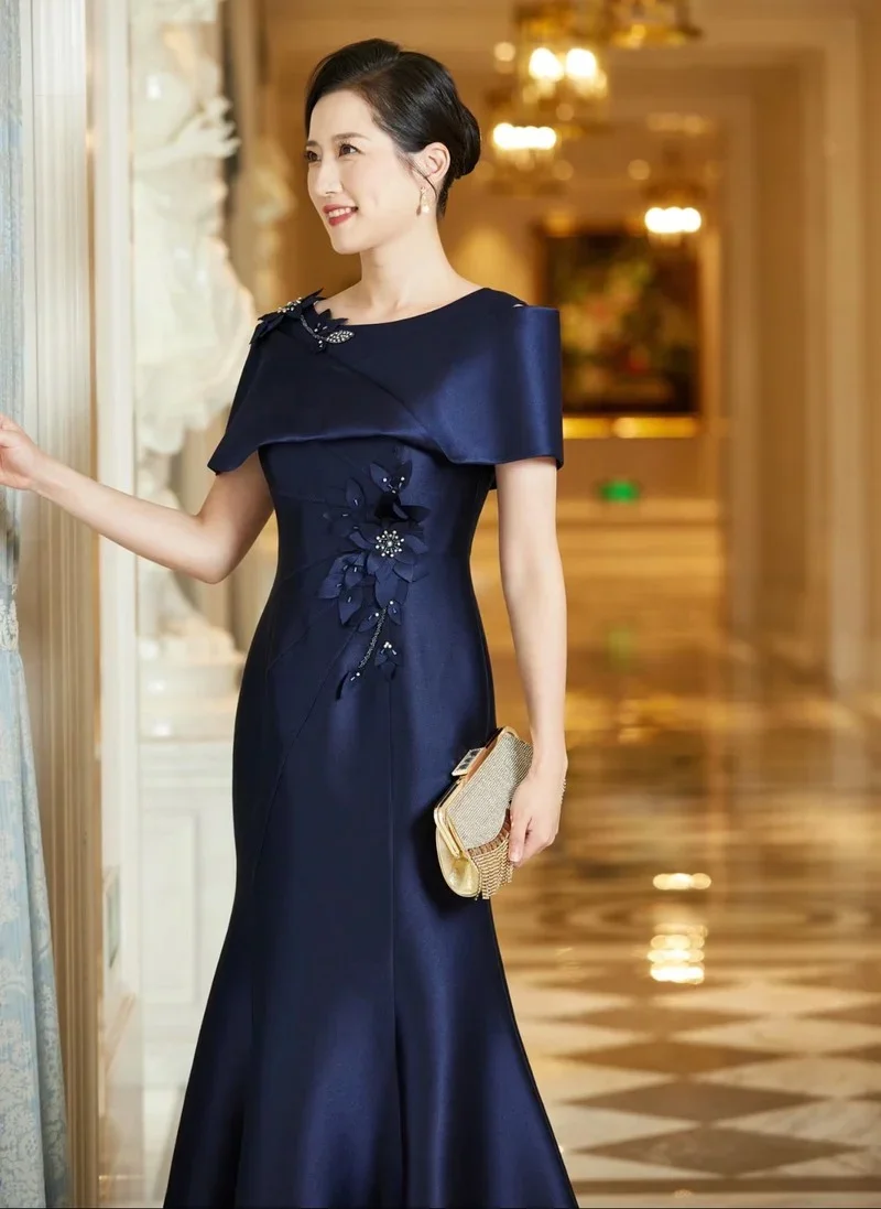 Đầm Dạ Hội Cổ Yếm