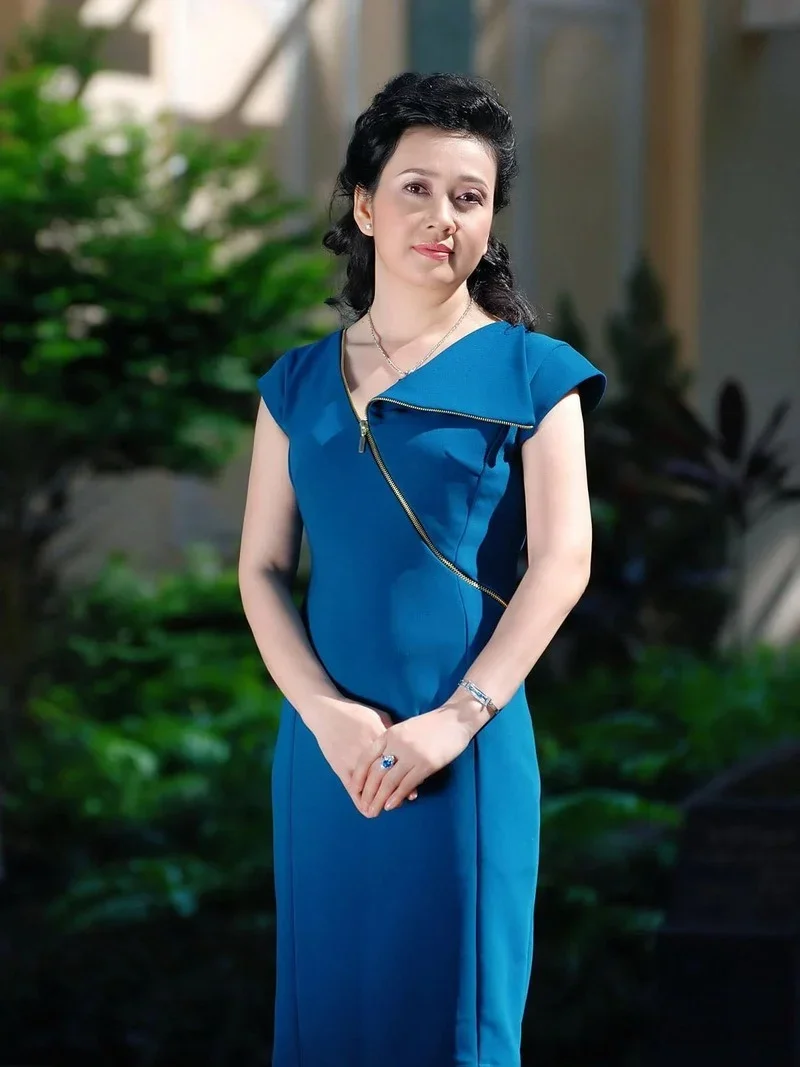 Đầm Dạ Hội Cổ Vuông Tay Loe