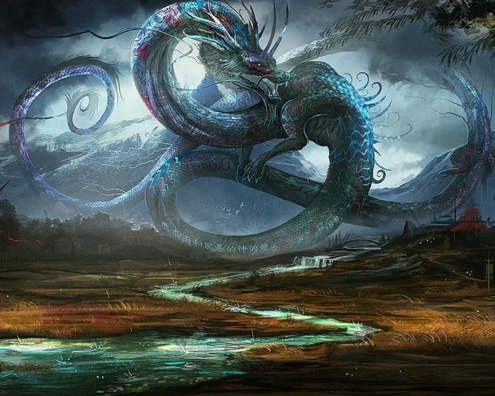Hình ảnh con rồng nước màu xanh cuộn tròn trên mặt hồ tĩnh lặng