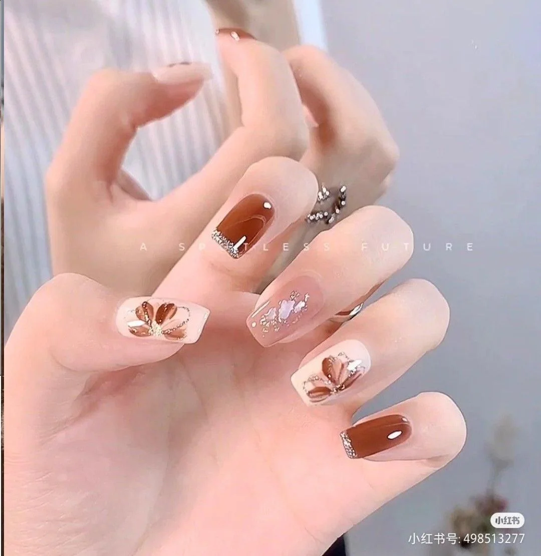 100+ mẫu móng tay đẹp nhẹ nhàng cho bạn gái thích sự thanh lịch - BlogAnChoi