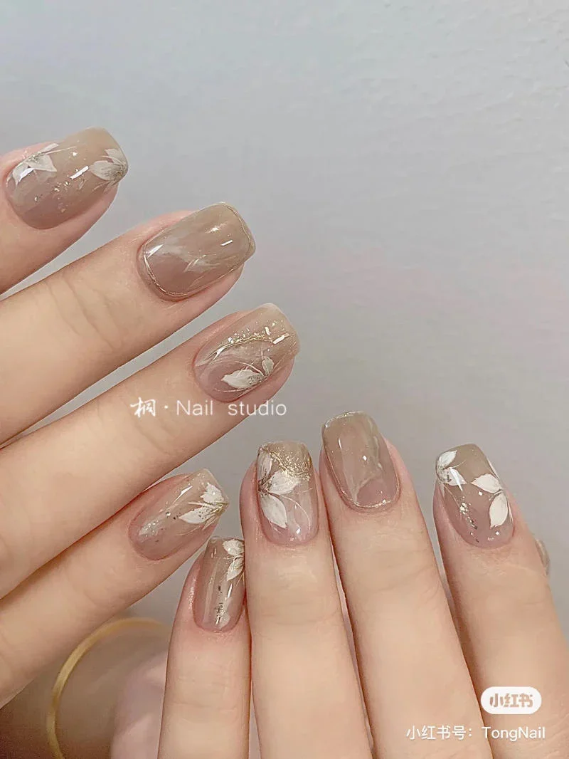 mẫu nail nhũ lấp lánh đẹp cho móng ngắn (6)