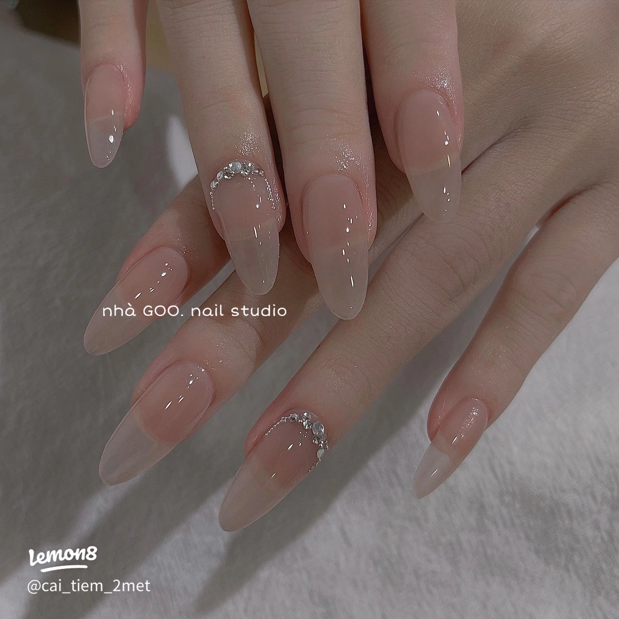 Mẫu móng tay đẹp nhẹ nhàng tại Tân Phú: nail hồng thạch dáng hạnh nhân siêu xinh