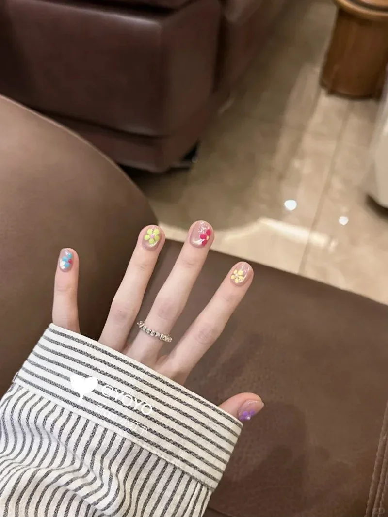 những mẫu nail đẹp cho móng ngắn (8)