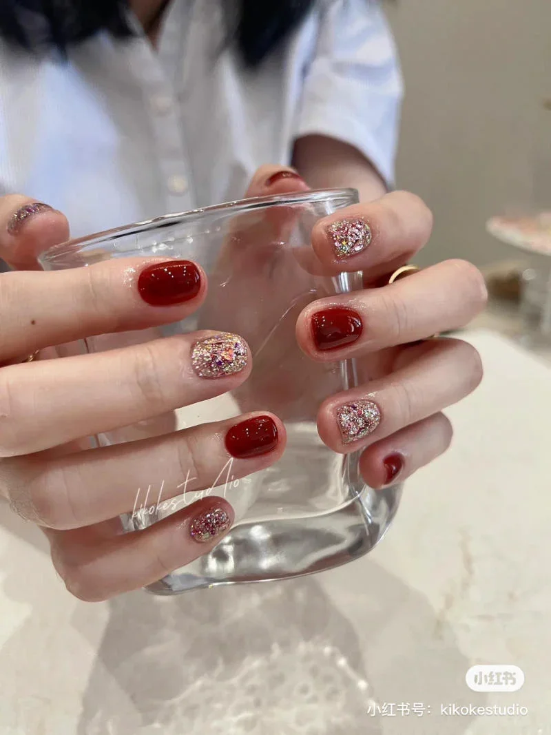 mẫu nail nhũ lấp lánh đẹp cho móng ngắn (2)