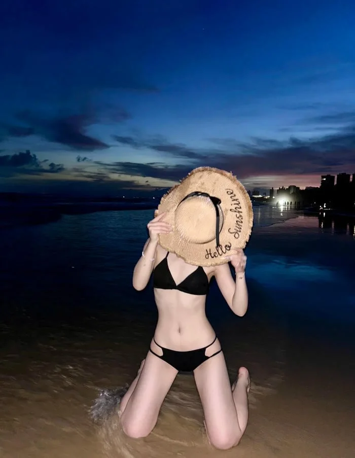 quyến rũ ảnh gái xinh mặc bikini đi biển
