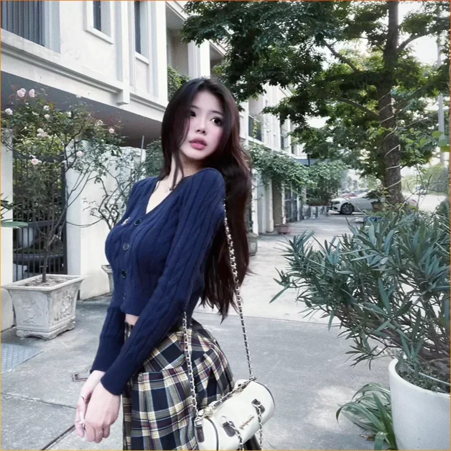 Khúc Thị Hương là một cô gái sinh năm 2002 đến từ TP Hạ Long