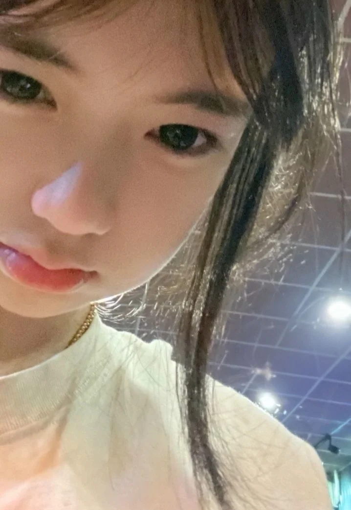 Ảnh gái xinh 2k7 – Bộ sưu tập hình ảnh cute, che mặt và đeo kính