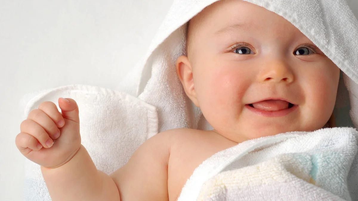 120+ ảnh em bé cười đẹp đáng yêu, hài hước làm hình nền