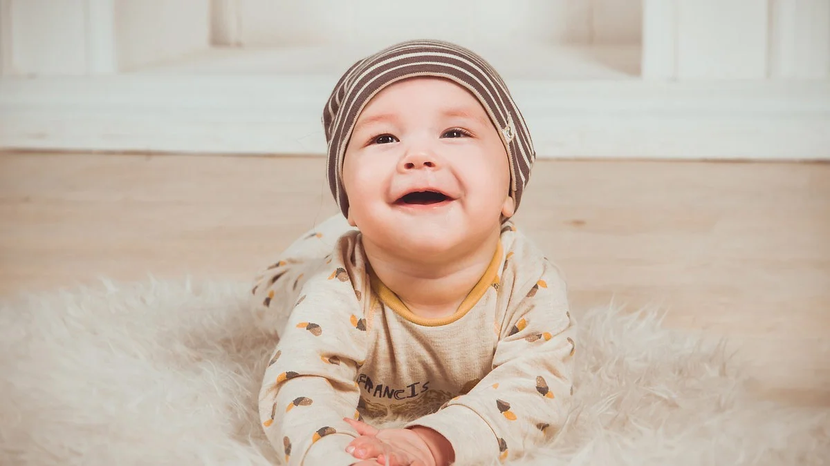 Ảnh em bé cười ngây ngô