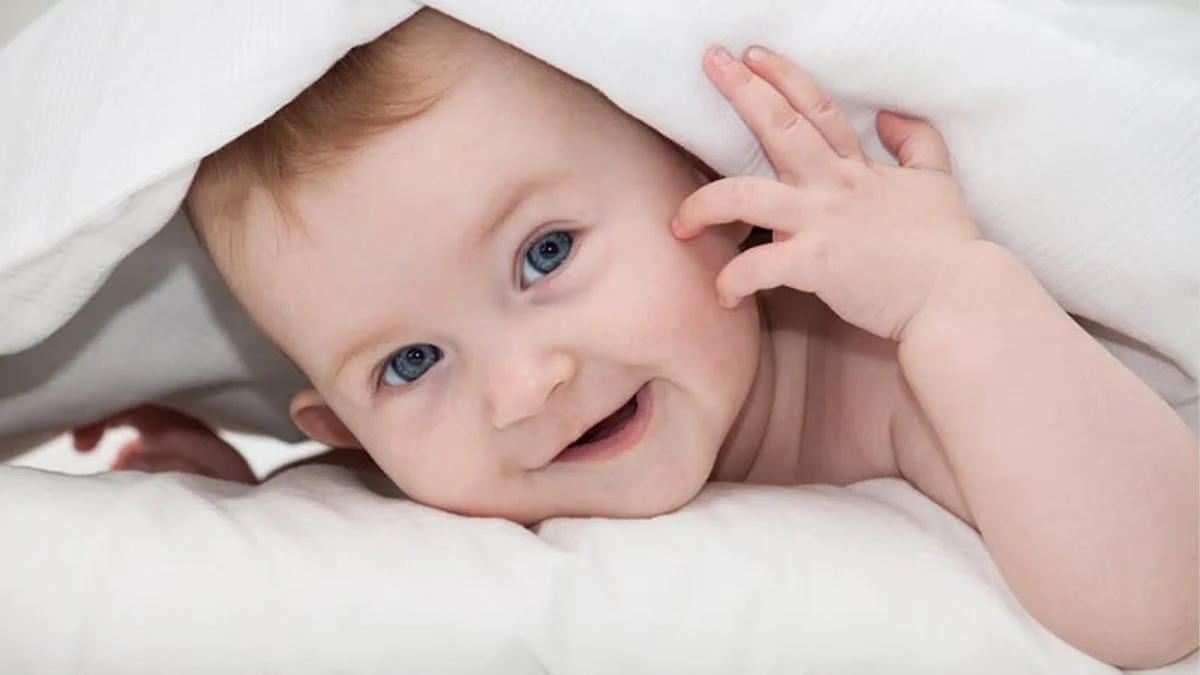 Ảnh em bé cười đáng yêu