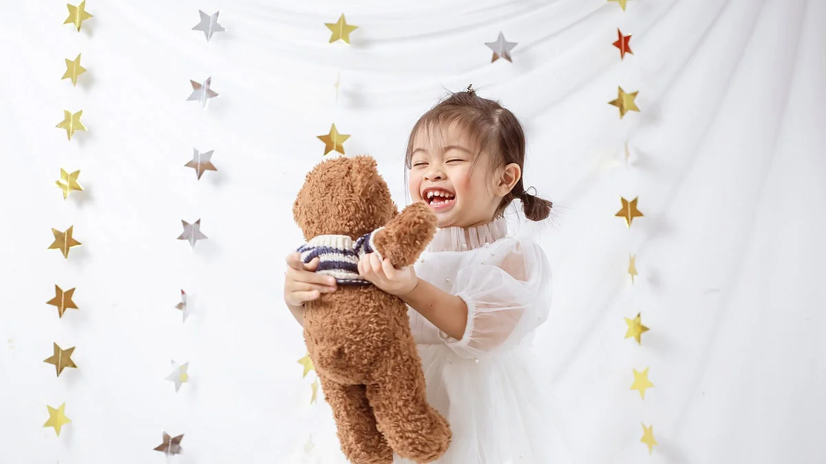 Ảnh em bé gái cười tươi vui