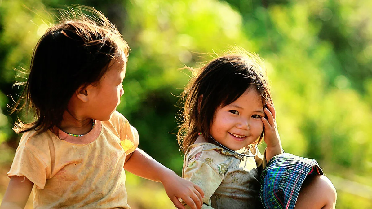 Ảnh em bé cười hồn nhiên lay động lòng người