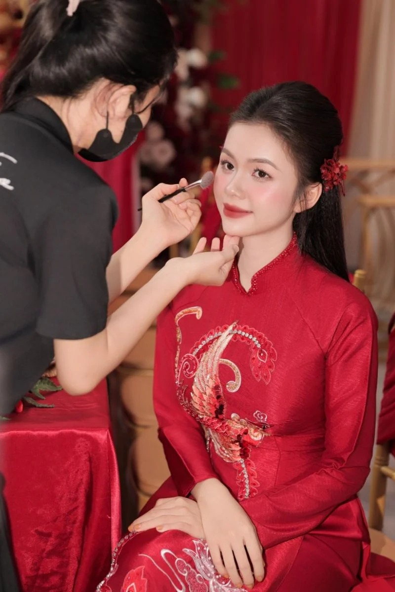 Top 7 Kiểu Tóc Đẹp Cho Cô Dâu Mặc Áo Dài Ngày Cưới (2)