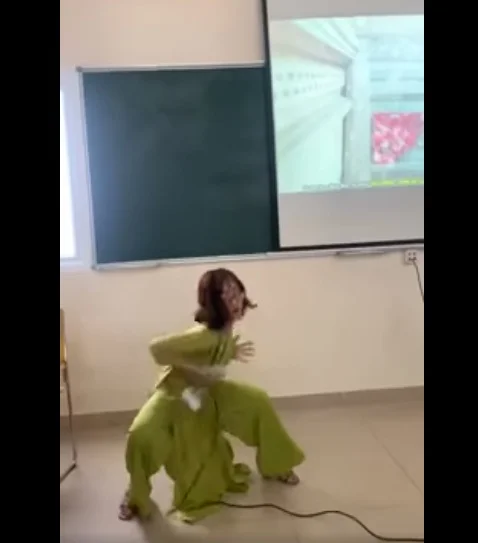 Lộ clip cô giáo nhảy "sexy" trên giảng đường: Tranh luận về ranh giới giữa tác phong sư phạm và sự gần gũi với sinh viên