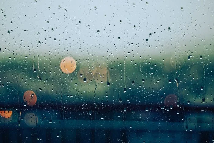 Hình nền giọt mưa trên kính cửa sổ