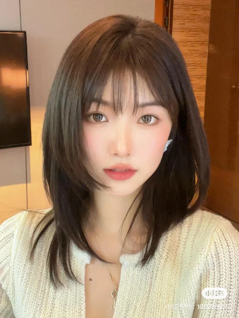 uốn tóc ngang vai