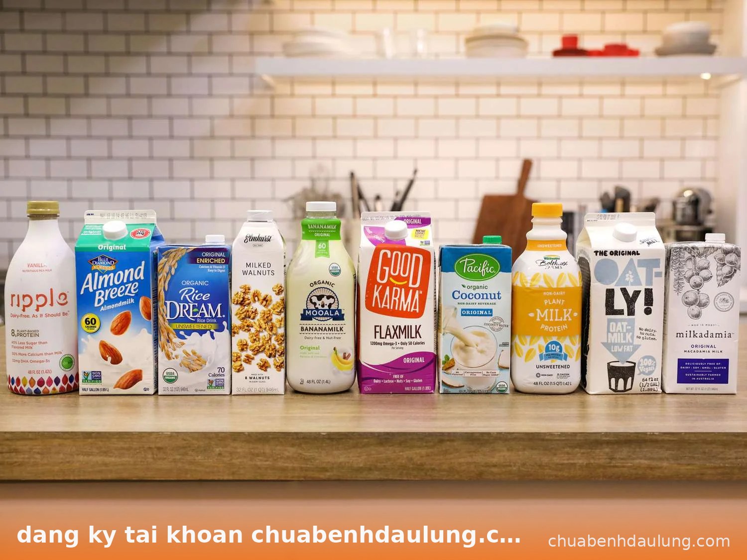 Nhiều hộp sữa hạt thực vật xếp hàng trên kệ bếp, gợi ý khi dang ky tai khoan chuabenhdaulung.com nhan code tan thu