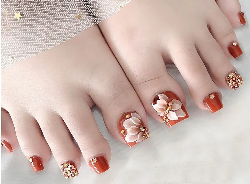 Làm móng chân màu gì đẹp nhất hiện nay? Sharon Nails