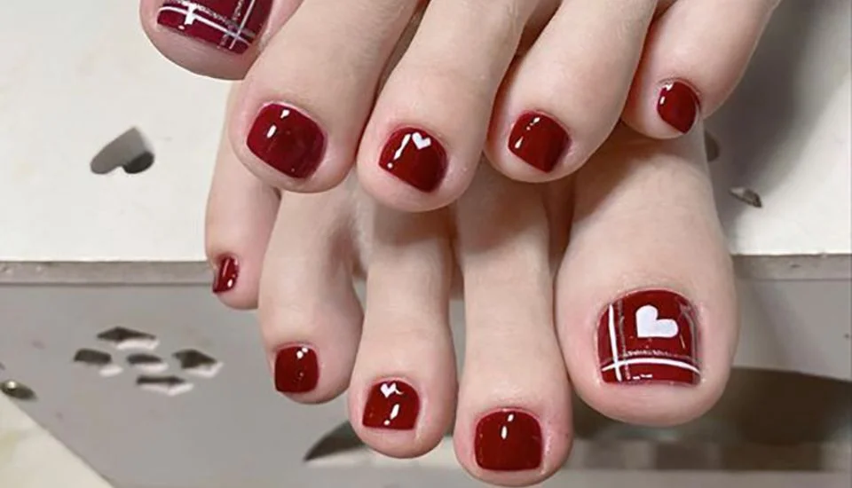 Khám phá 39+ Mẫu nail chân đỏ đẹp sang chảnh, tôn da, trendy